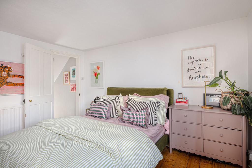 Living Room / Bed 3