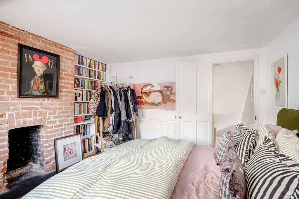 Living Room / Bed 3