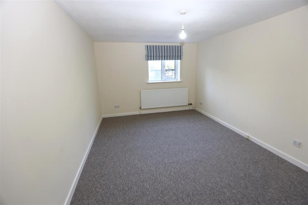 Bedroom 1 .JPG
