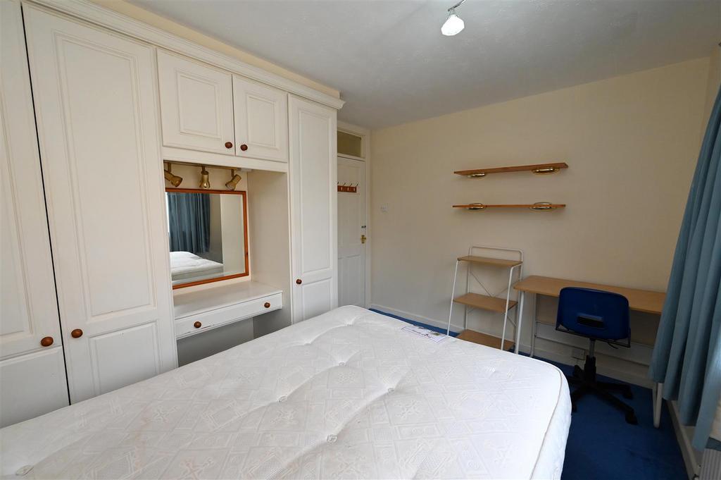 Bedroom2.1.JPG