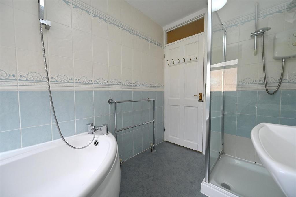 Bathroom1.JPG