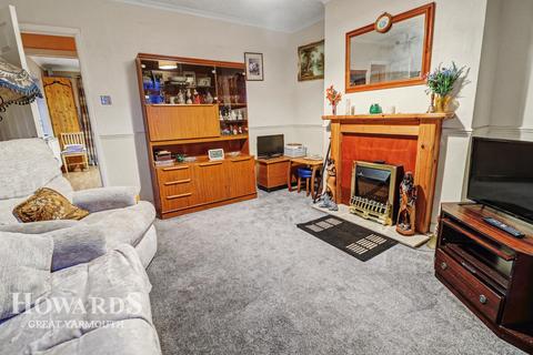 2 bedroom end of terrace house for sale, Elm Road, Caister-on-Sea