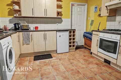 2 bedroom end of terrace house for sale, Elm Road, Caister-on-Sea