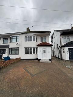 4 bedroom detached house to rent - Tavistock Road, Edgware HA8