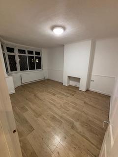 4 bedroom detached house to rent, Tavistock Road, Edgware HA8