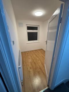 4 bedroom detached house to rent, Tavistock Road, Edgware HA8