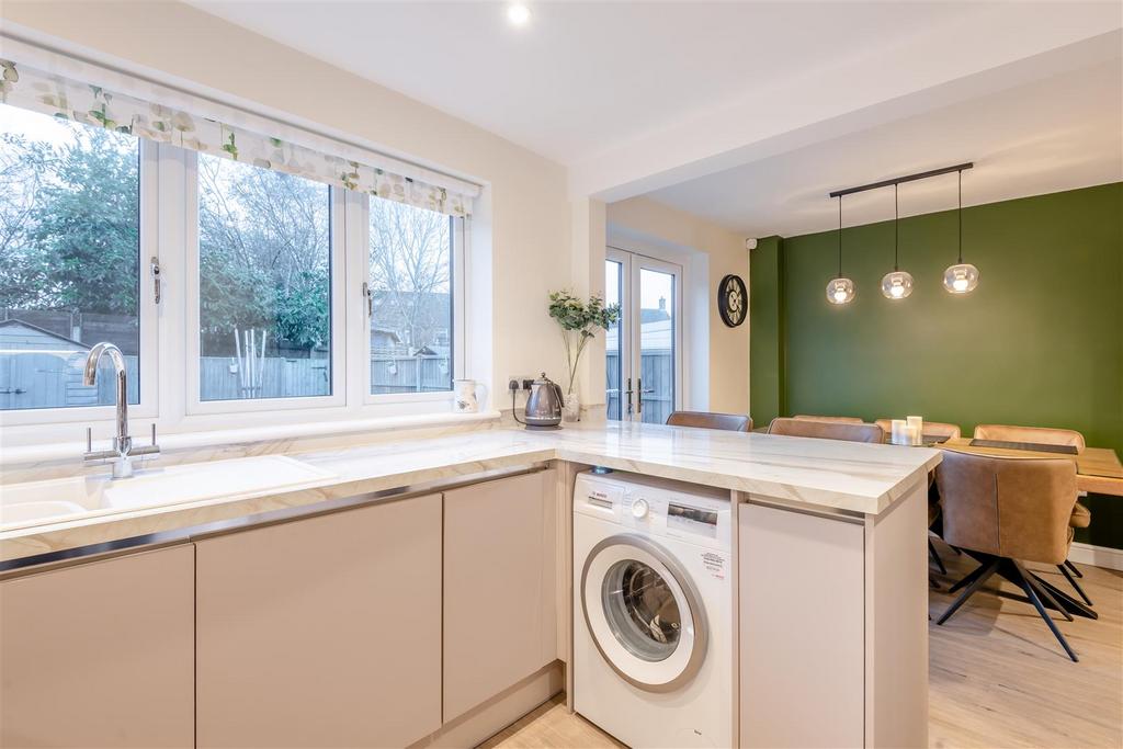 Kitchen/Dining Area