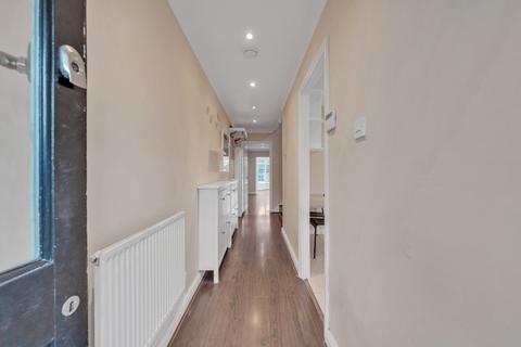2 bedroom semi-detached house for sale, Sefton Avenue, London NW7