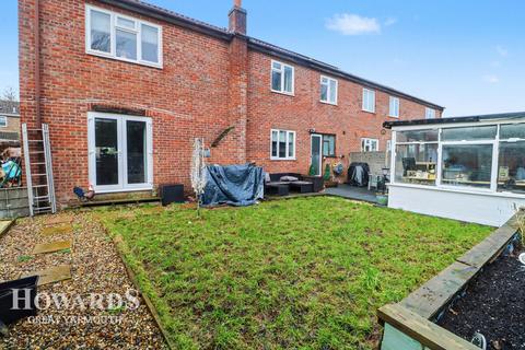 5 bedroom semi-detached house for sale, Spruce Avenue, Ormesby