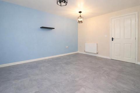 2 bedroom terraced house to rent, Longshaw Lane, Blackburn