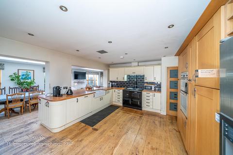 4 bedroom detached house for sale, Pool View, Walsall WS6