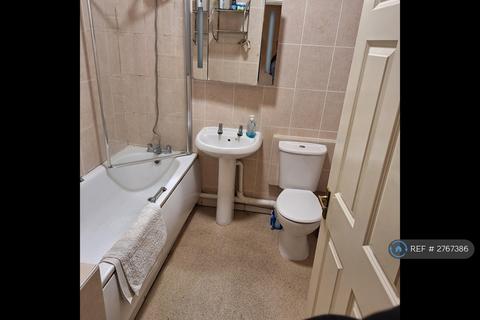 1 bedroom in a flat share to rent, Cambridge Avenue, London, NW6
