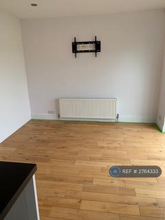 3 bedroom end of terrace house to rent, Benets Road, Hornchurch, RM11