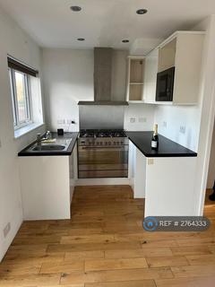 3 bedroom end of terrace house to rent, Benets Road, Hornchurch, RM11
