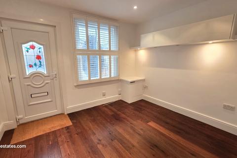 2 bedroom semi-detached house to rent, Jackson Road, East Barnet Vilage EN4