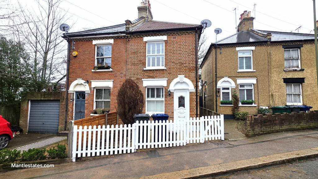 2 bed semi-detached cottage to rent Jackson Road,