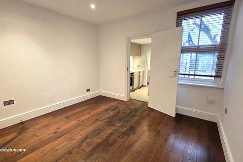 2 bedroom semi-detached house to rent, Jackson Road, East Barnet Vilage EN4