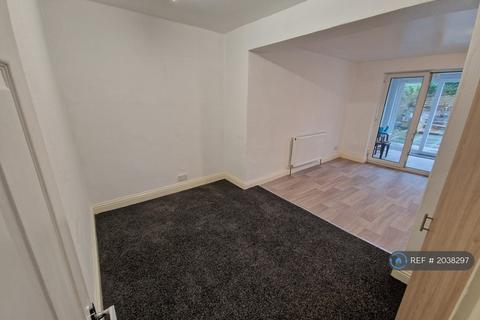 2 bedroom semi-detached house to rent, Green Park Road, Halifax, HX3