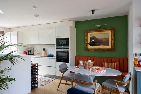 2 bedroom house to rent, Lycett Place, London, W12