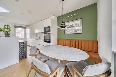 2 bedroom house to rent, Lycett Place, London, W12