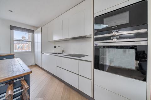 2 bedroom house to rent, Lycett Place, London, W12