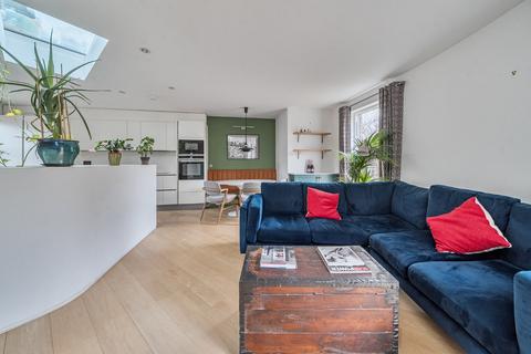 2 bedroom house to rent, Lycett Place, London, W12