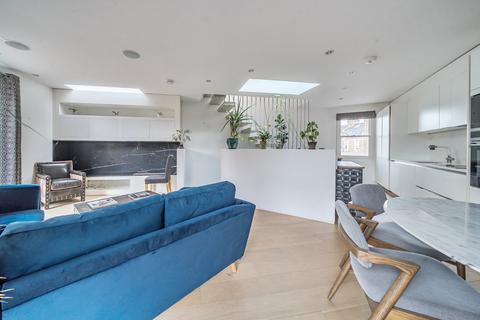 2 bedroom house to rent, Lycett Place, London, W12