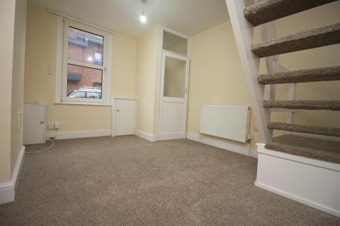 2 bedroom terraced house to rent, Pennyfarthing Street, Salisbury SP1