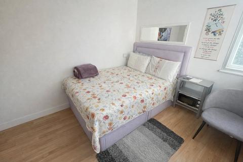 2 bedroom apartment for sale, St Stephens Road, Greater London TW3