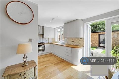 4 bedroom end of terrace house to rent, Sheppey Road, Rm9 4Js, RM9