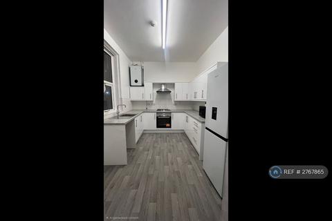 3 bedroom end of terrace house to rent, York Street, Audenshaw, Manchester, M34