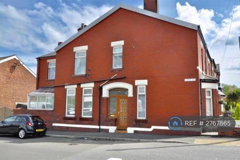 3 bedroom end of terrace house to rent, York Street, Audenshaw, Manchester, M34