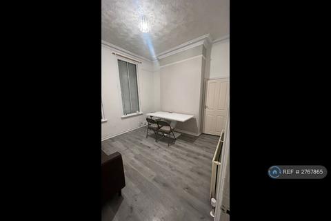 3 bedroom end of terrace house to rent, York Street, Audenshaw, Manchester, M34