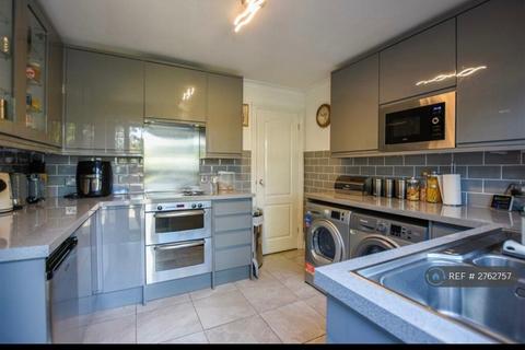 3 bedroom semi-detached house to rent, Ambrose Close, Crayford, DA1