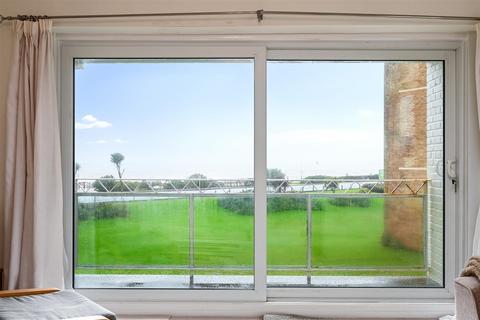 2 bedroom flat for sale, St Kitts, West Parade, Bexhill on Sea