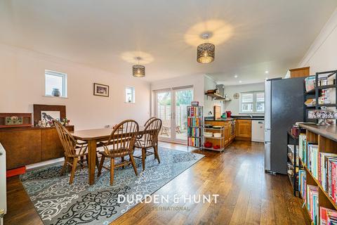 4 bedroom semi-detached house for sale, Westleigh Avenue, Leigh-On-Sea SS9