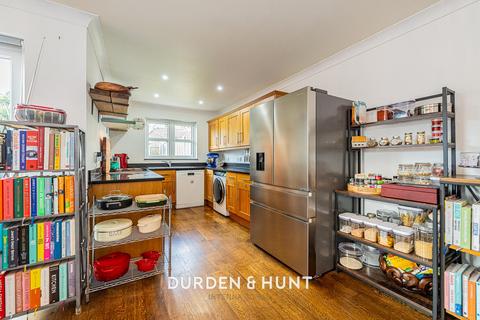 4 bedroom semi-detached house for sale, Westleigh Avenue, Leigh-On-Sea SS9