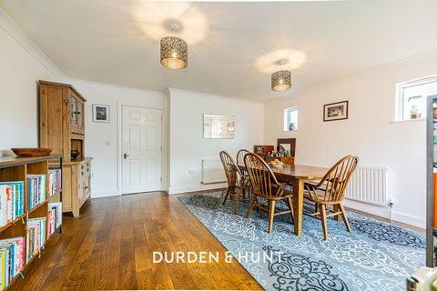 4 bedroom semi-detached house for sale, Westleigh Avenue, Leigh-On-Sea SS9