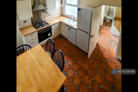 2 bedroom terraced house to rent, Oxford Road, Wokingham, RG41