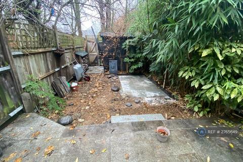 undefined, Barrowell Green, London, N21