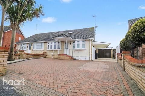 4 bedroom semi-detached house for sale, Chesterfield Crescent, Leigh-On-Sea