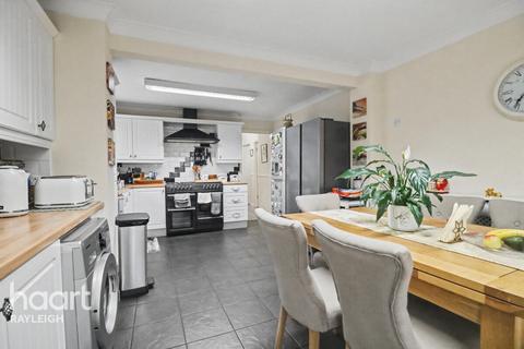 4 bedroom semi-detached house for sale, Chesterfield Crescent, Leigh-On-Sea