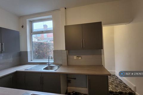 2 bedroom terraced house to rent, Holtby Street, Manchester, M9