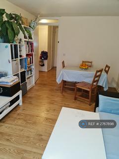 2 bedroom flat to rent, Hope Close, London, SE12
