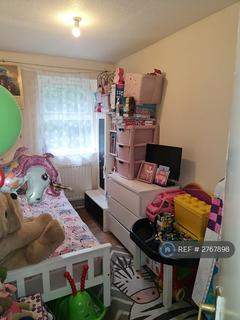 2 bedroom flat to rent, Hope Close, London, SE12