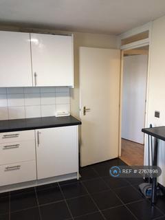 2 bedroom flat to rent, Hope Close, London, SE12
