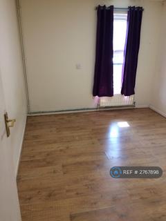 2 bedroom flat to rent, Hope Close, London, SE12