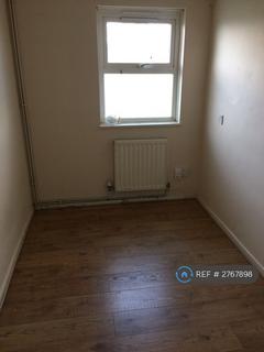 2 bedroom flat to rent, Hope Close, London, SE12