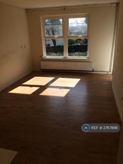 2 bedroom flat to rent, Hope Close, London, SE12
