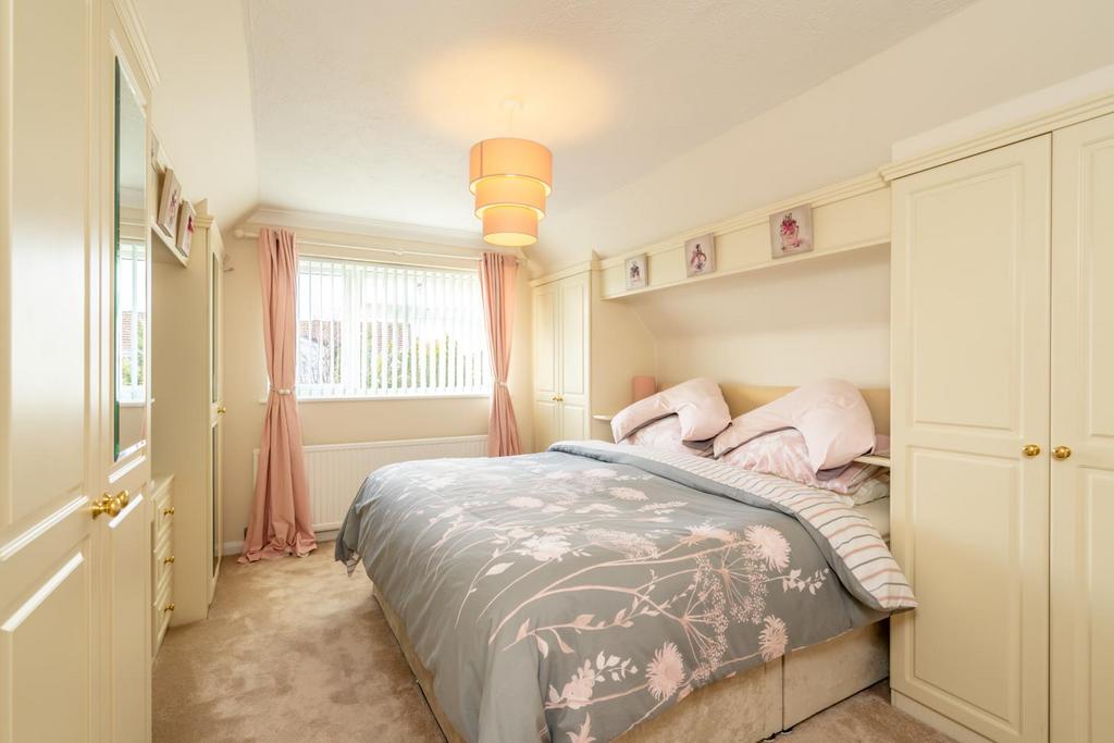 Bedroom 1.jpg